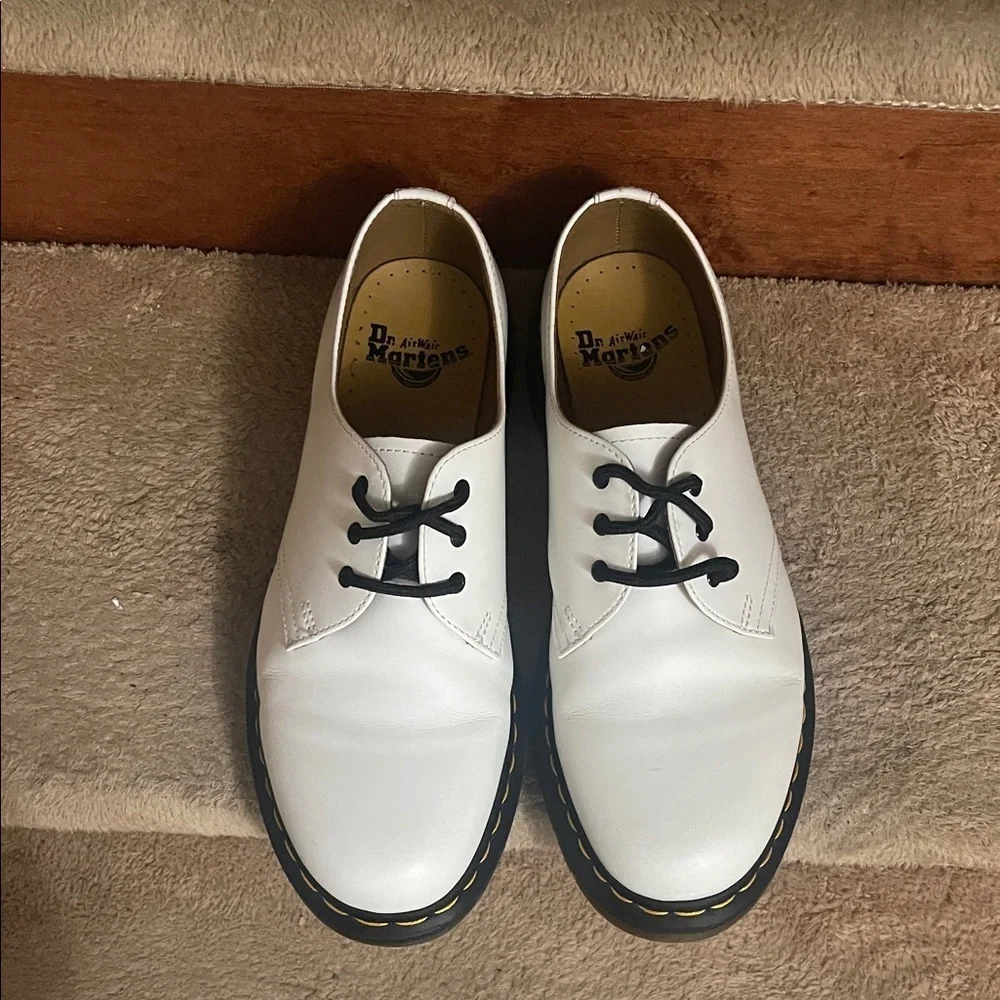 NWOT Dr. Martens White Leather Oxfords with Black Accents Men’s Size 8
